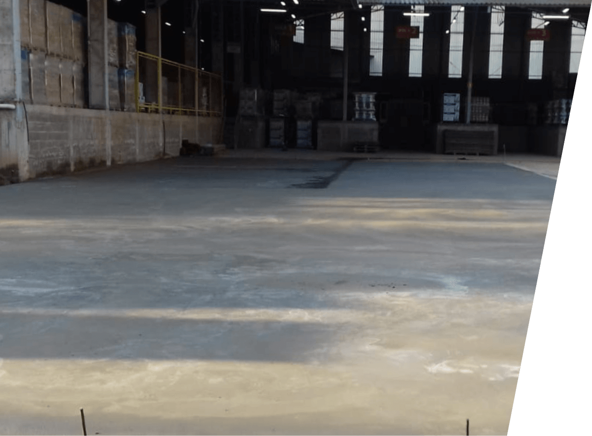 Piso de concreto no pátio - Poços de Caldas(MG) - 2019