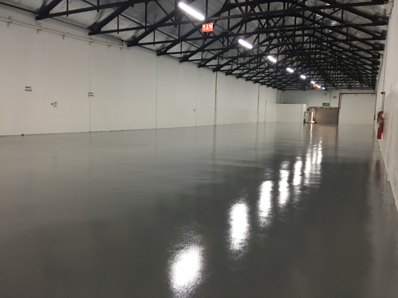 Piso de concreto com pintura em resina epóxi - São Paulo(SP) - 2018